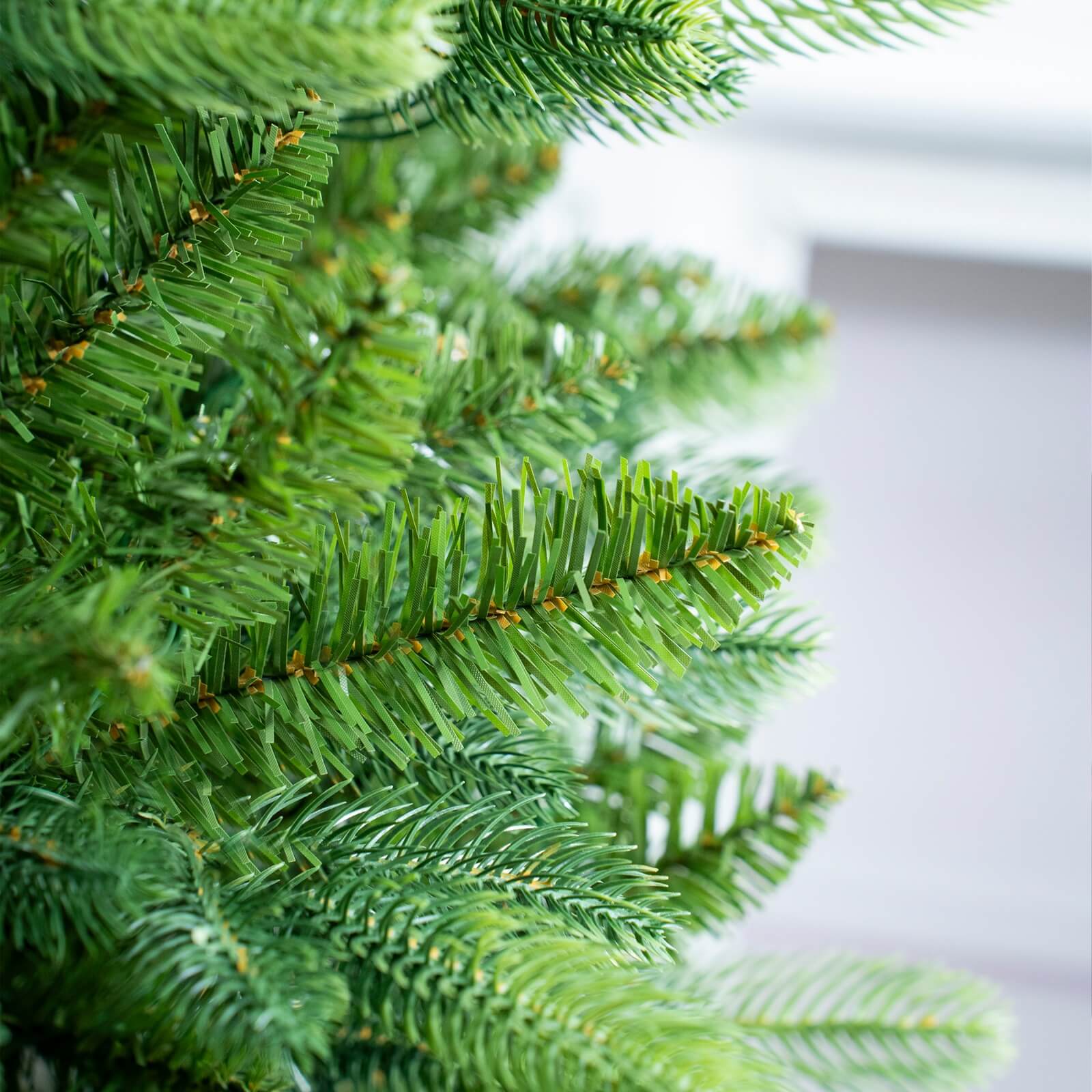 7FT Realistic Artificial Christmas Tree – Unlit/Pre-Lit Options(PJT-2505-7FT) - Abrihome