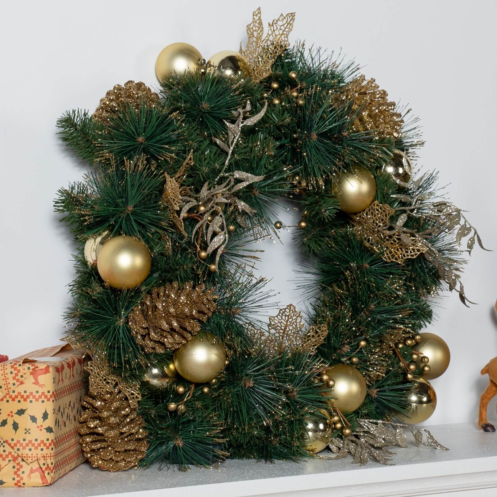 Artificial Christmas Wreath with Gold Accents – Pre-Lit or Unlit Options(PJW-2510) - Abrihome