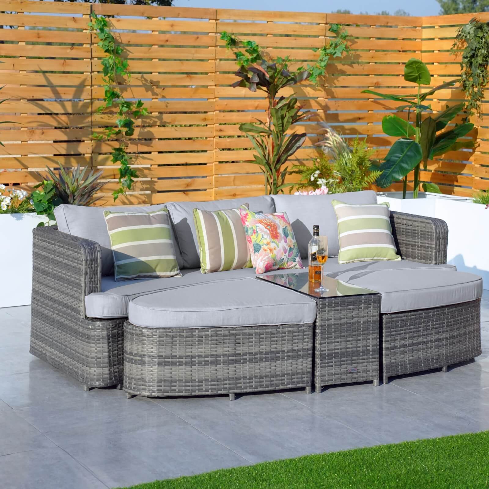 Luxury Outdoor Daybed with Cushions (PAL-1202) - Abrihome