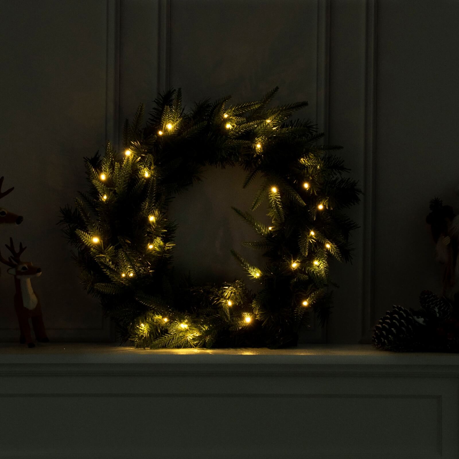 Festive Green Christmas Wreath with Optional LED Lights(PJW-2512) - Abrihome