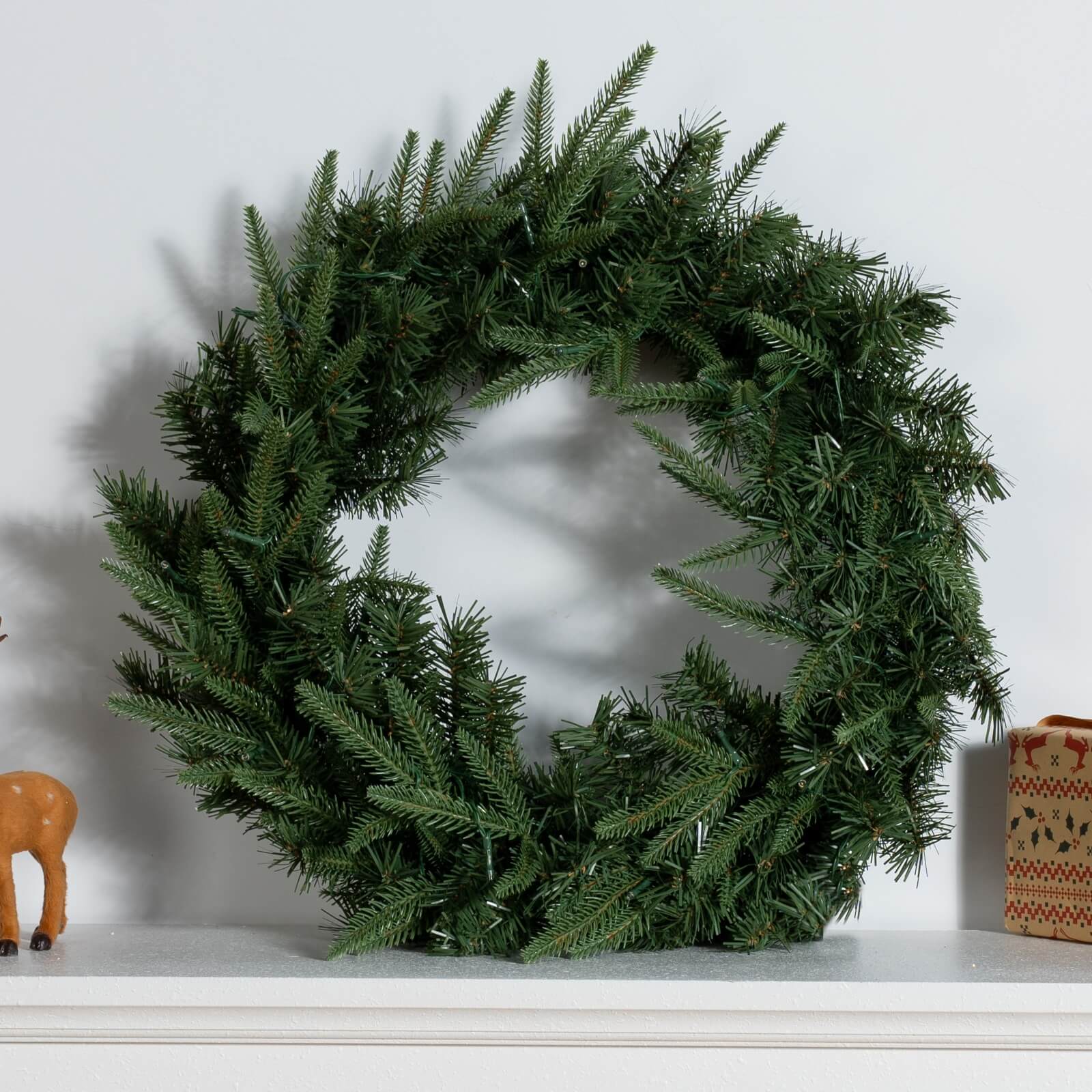 Festive Green Christmas Wreath with Optional LED Lights(PJW-2512)