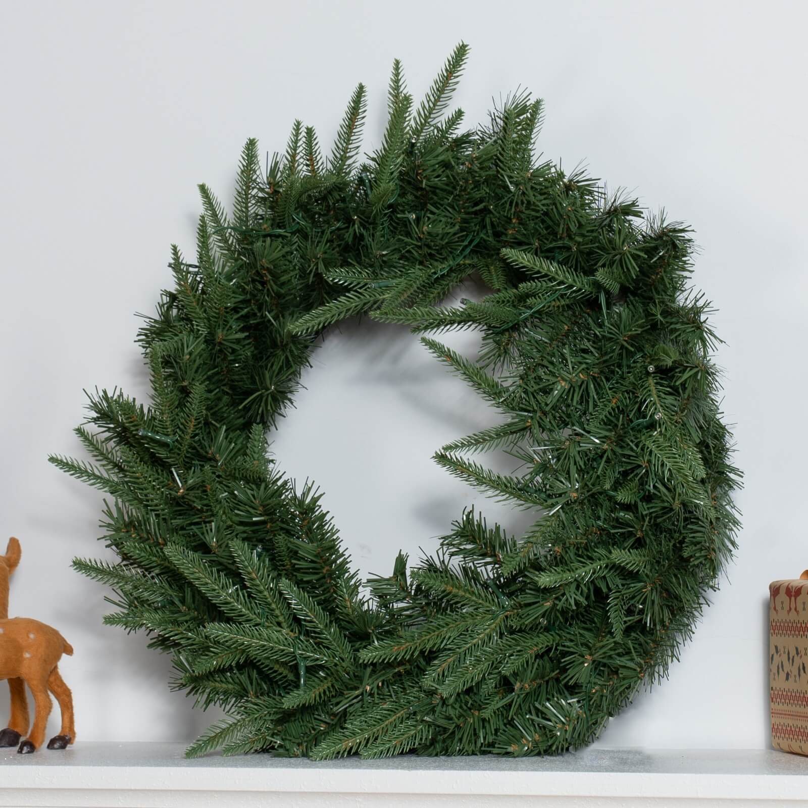 Festive Green Christmas Wreath with Optional LED Lights(PJW-2512)