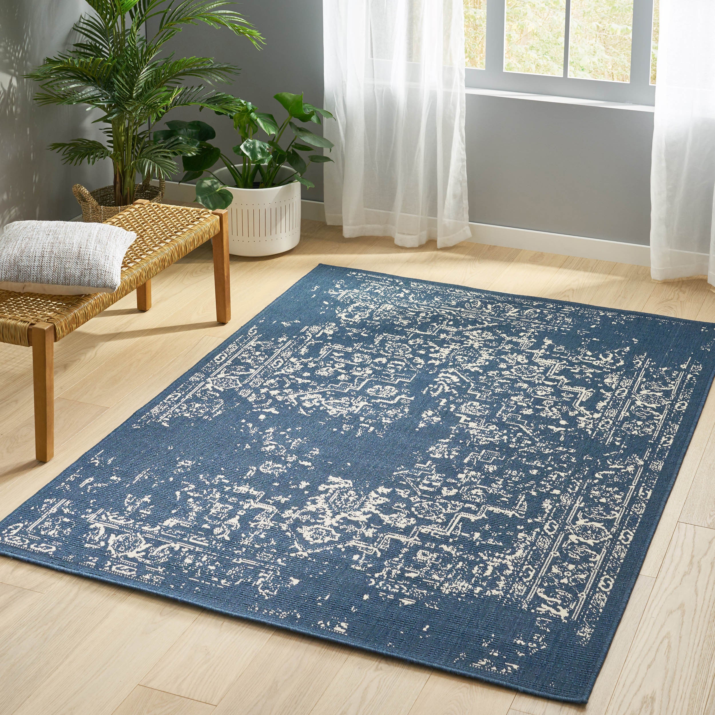 7'x5'3" RUG