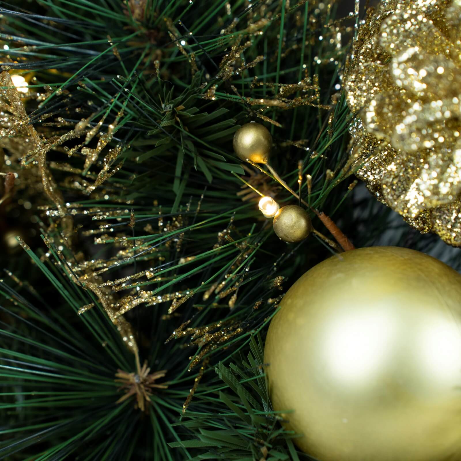 Artificial Christmas Wreath with Gold Accents – Pre-Lit or Unlit Options(PJW-2510)