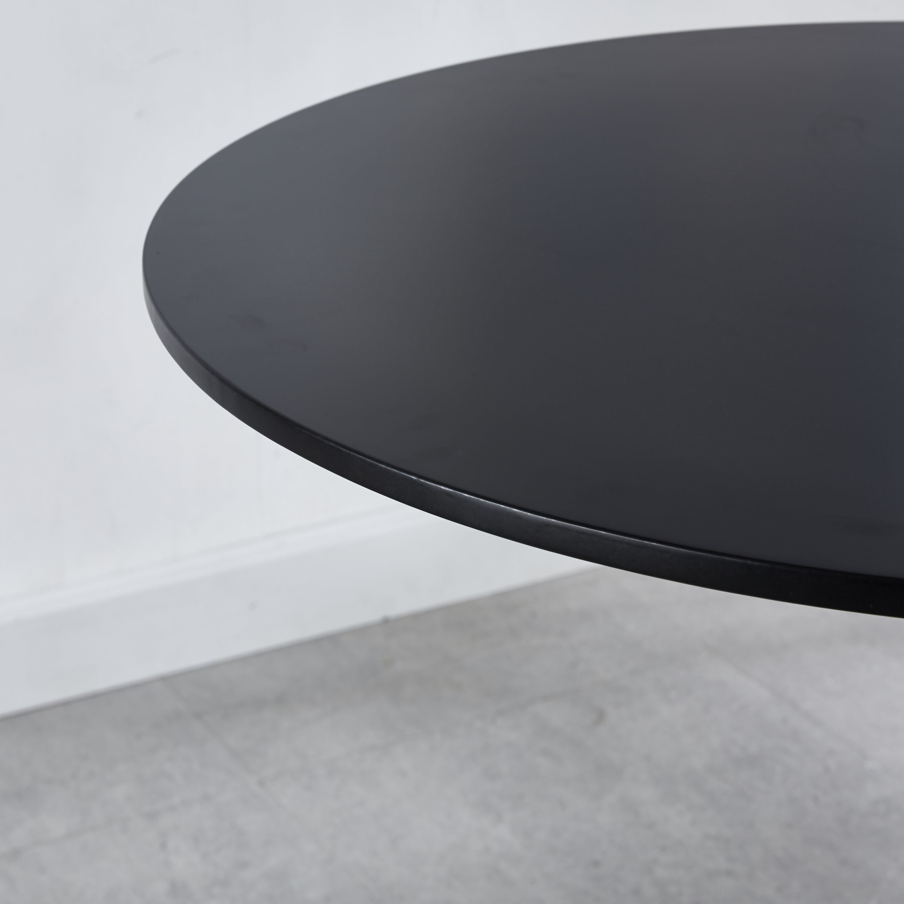 31.5"Black Tulip Table Mid-century Dining Table for 2-4 people With Round Mdf Table Top, Pedestal Dining Table, End Table Leisure Coffee Table